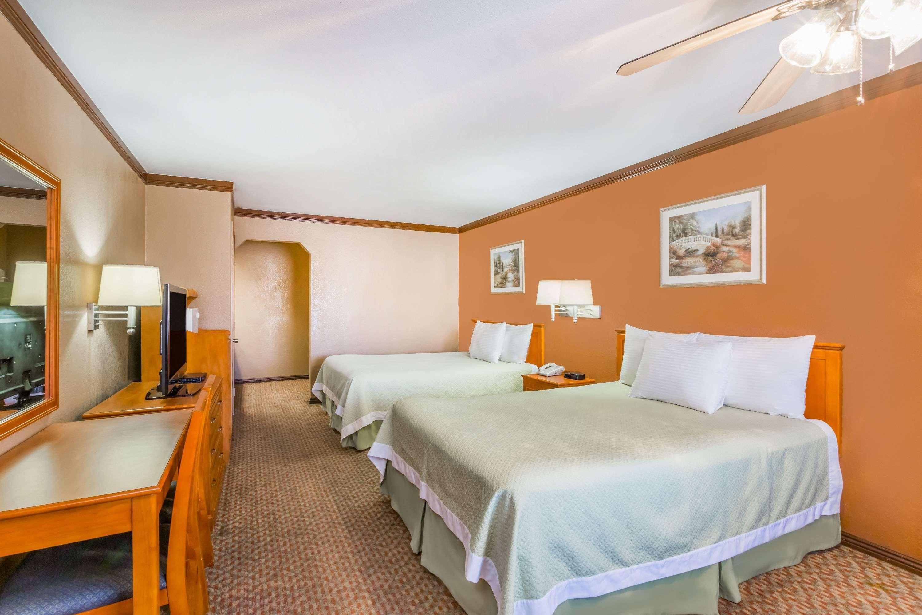 Days Inn By Wyndham Bishop Extérieur photo