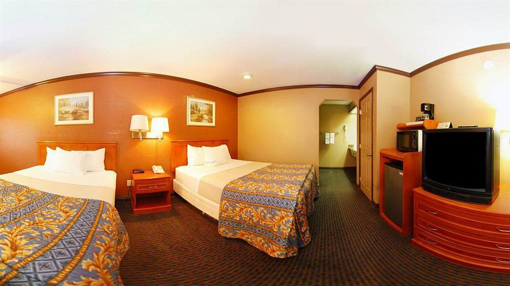 Days Inn By Wyndham Bishop Extérieur photo
