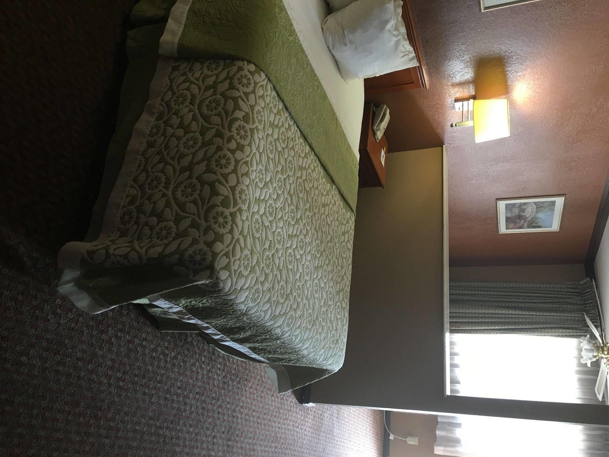 Days Inn By Wyndham Bishop Extérieur photo