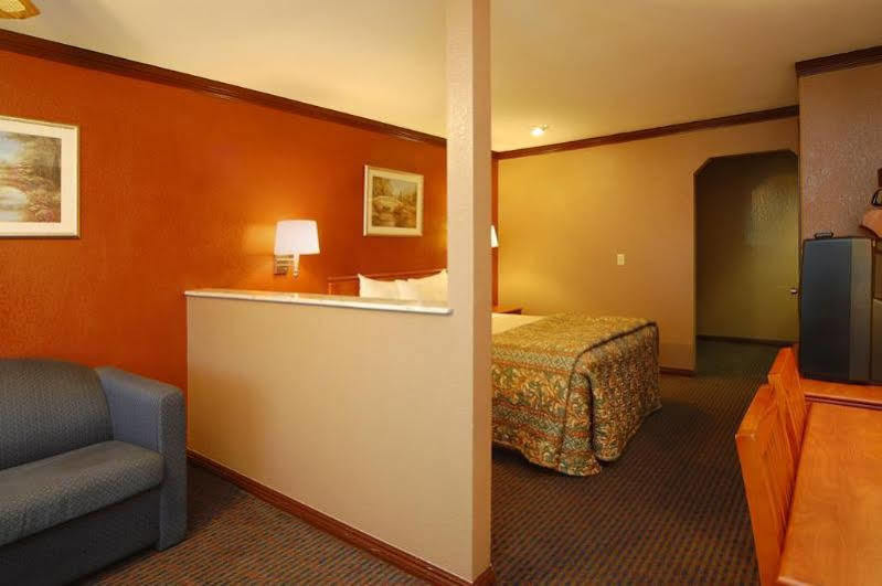 Days Inn By Wyndham Bishop Extérieur photo