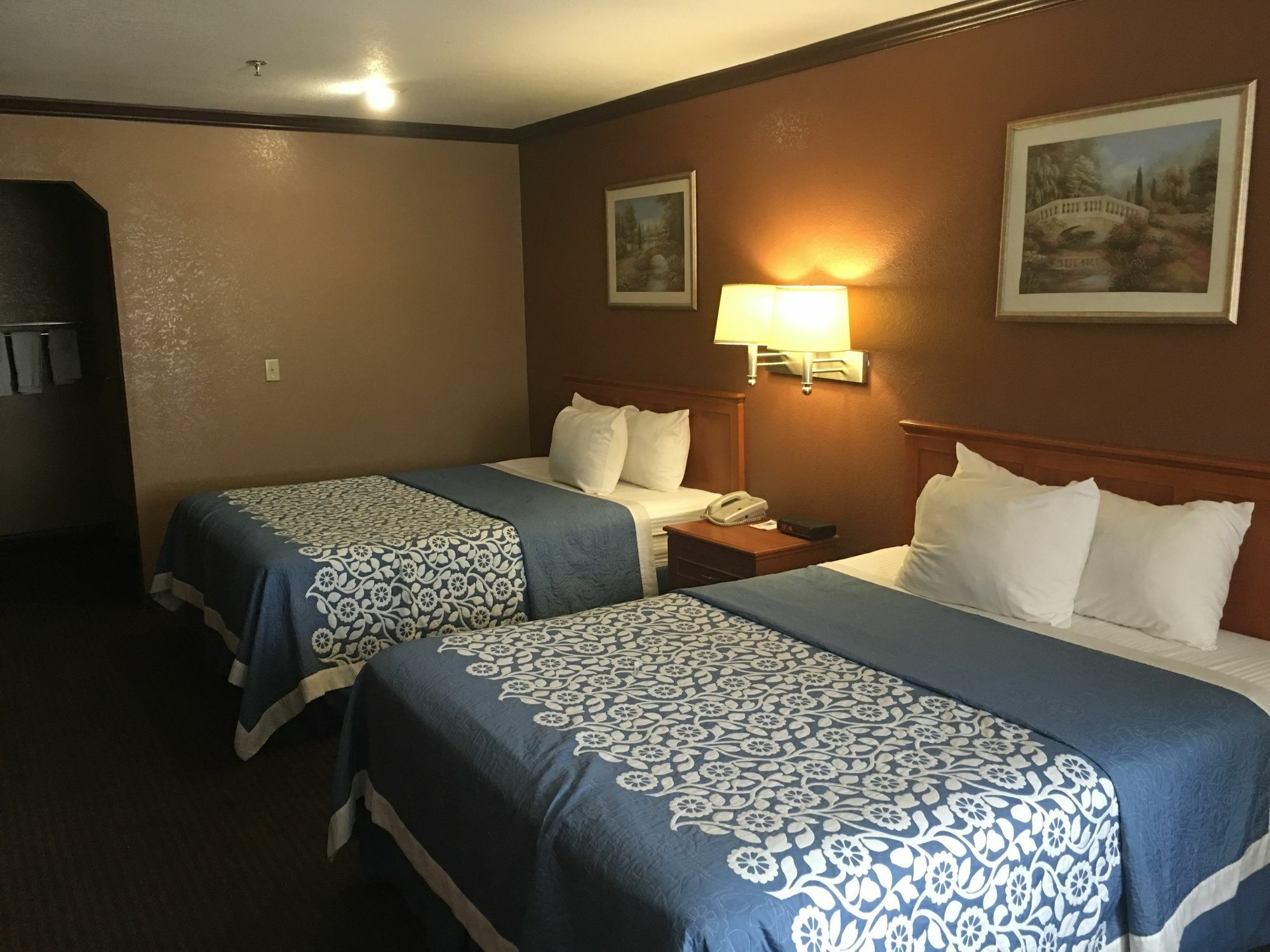 Days Inn By Wyndham Bishop Extérieur photo